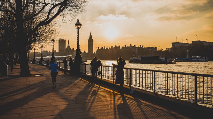 16 9 ratio-london-people-sky-34208
